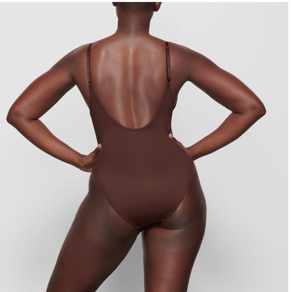 🤎SKIMS SWIM SCOOP NECK ONE PIECE SWIMSUIT IN COCOA XS L - Picture 2 of 5